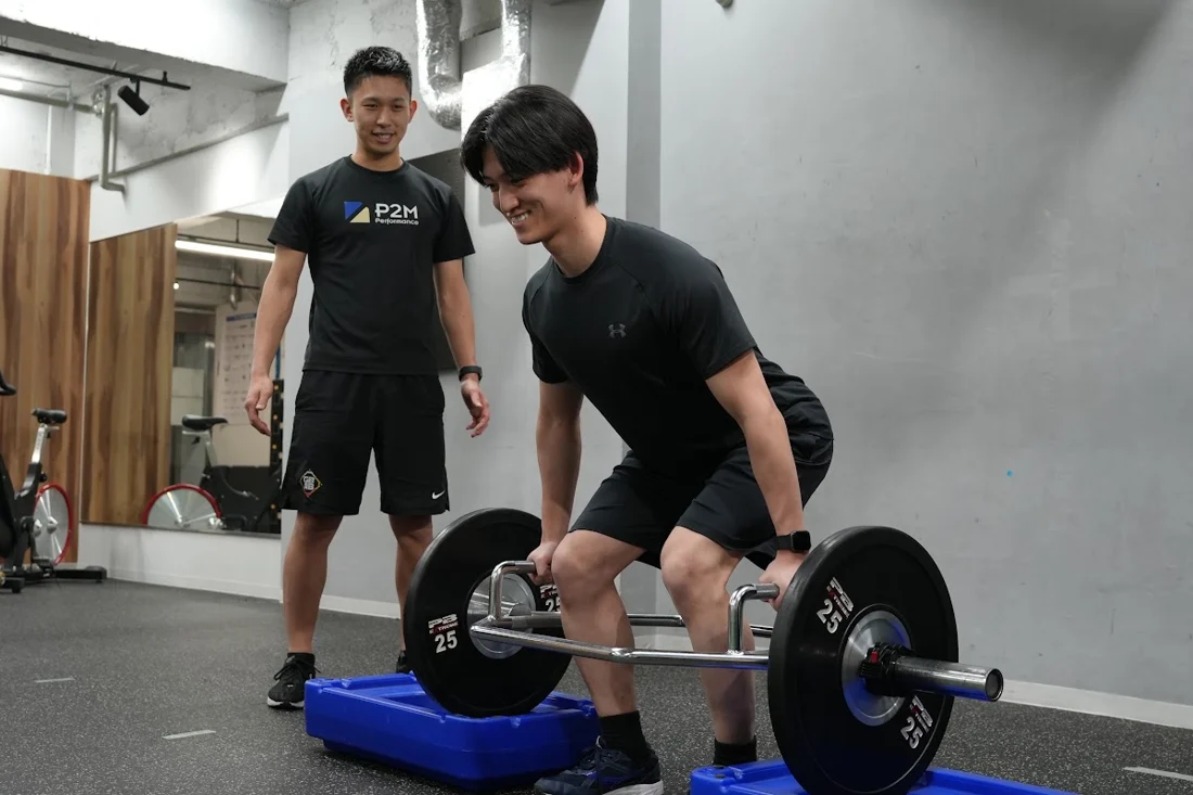 バーベルを使った筋力トレーニング