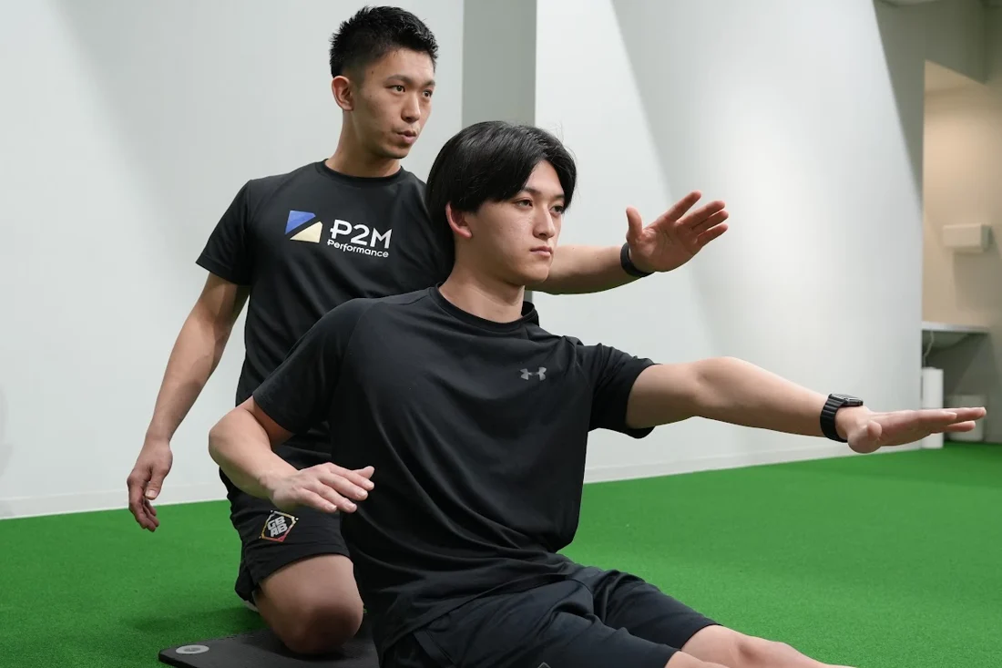 上半身の姿勢と動きを確認する指導
